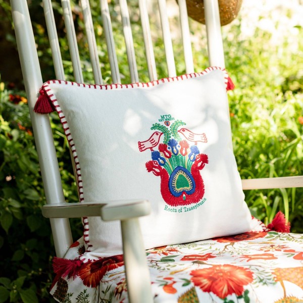 MINDTHEGAP | ROOTS OF TRANSYLVANIA Linen Embroidered Cushion | LC40082